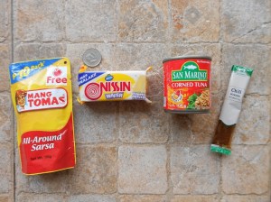 Snacks, sauces, and spices. And no, your eyes do not deceive you...I got that sarsa sauce for FREE! I'm saving it for a special occasion, once I find out what it actually is. 